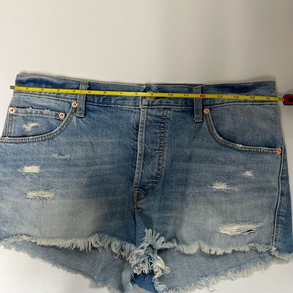 Abercrombie & Fitch Cut Off Shorts in Medium Wash - Picture 7 of 9